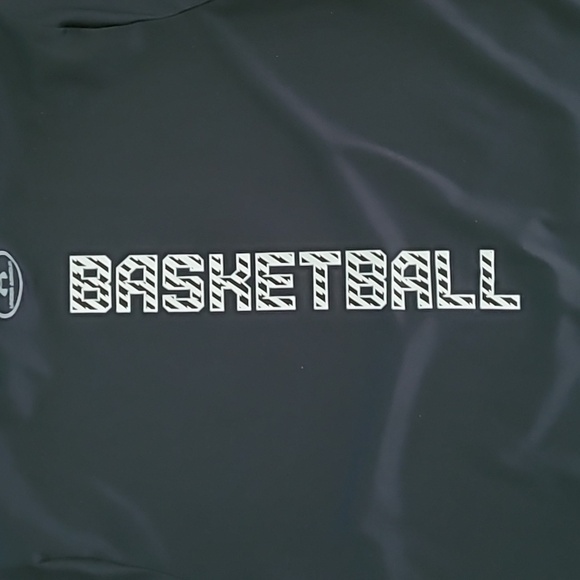 Under Armour boy's black t-shirt featuring a unique graphic design size XL - Picture 4 of 5